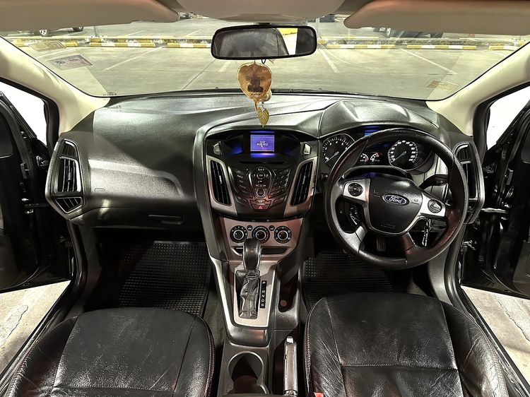 รถ Ford Focus 1.6 Trend สี ดำ