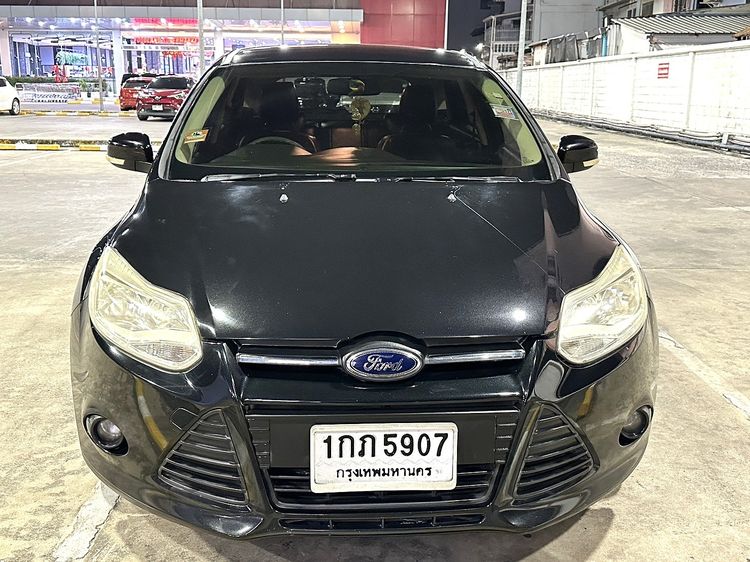 รถ Ford Focus 1.6 Trend สี ดำ