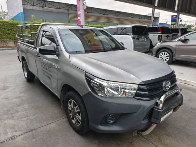 รถ Toyota Hilux Revo 2.4 J สี บรอนซ์เงิน