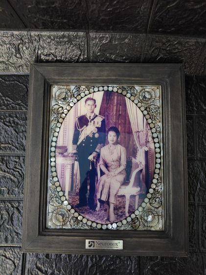 กรอบภาพงานฝังมุกในหลวง ร.๙ รูปที่ 4