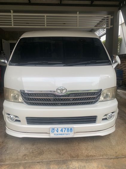 รถ Toyota Ventury 2.7 G สี ขาว