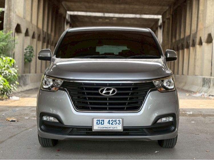 Hyundai H-1  2019 2.5 Maesto Touring Van ดีเซล ไม่ติดแก๊ส เกียร์อัตโนมัติ เทา