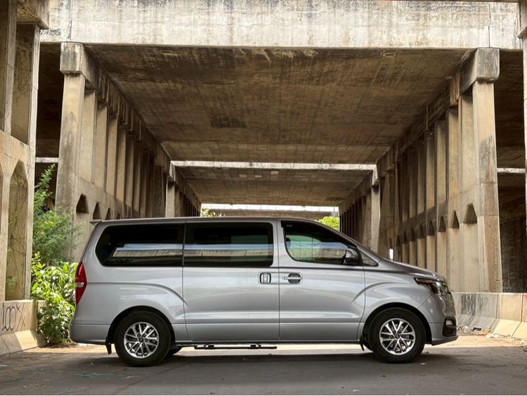 Hyundai H-1  2019 2.5 Maesto Touring Van ดีเซล ไม่ติดแก๊ส เกียร์อัตโนมัติ เทา รูปที่ 4