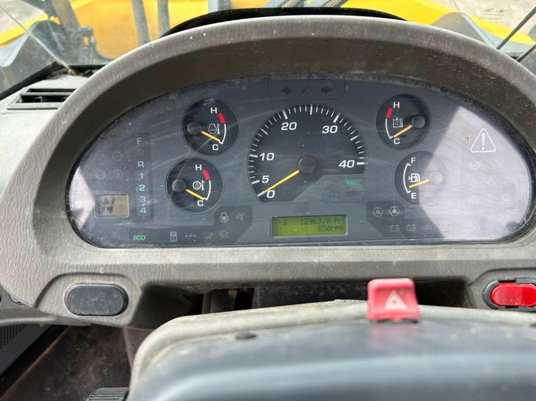 รถตักล้อยาง KOMATSU  รุ่น WA380-6 บุ้งกี๋ 3.3 คิว  รถเก่านอกนำเข้า รูปที่ 12