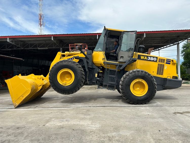 รถตักล้อยาง KOMATSU  รุ่น WA380-6 บุ้งกี๋ 3.3 คิว  รถเก่านอกนำเข้า รูปที่ 2