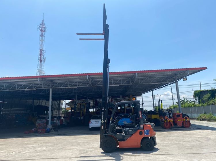 รถฟอร์คลิฟท์ TOYOTA รุ่น 02-8FG20 ยก 2ตัน  ยกสูง 5.5เมตร ใช้แก๊ส LPG 