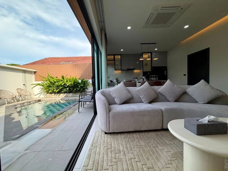 ตกแต่งครบ ใช่ Selling a modern style pool villa in a prime location in central Pattaya, Soi Chalerm 