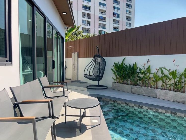 ตกแต่งครบ ใช่ Selling a modern style pool villa in a prime location in central Pattaya, Soi Chalerm  รูปที่ 2