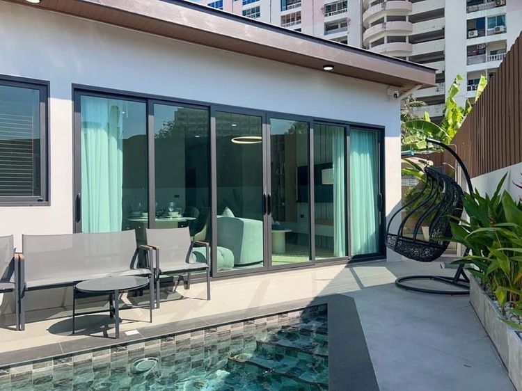 ตกแต่งครบ ใช่ Selling a modern style pool villa in a prime location in central Pattaya, Soi Chalerm  รูปที่ 3