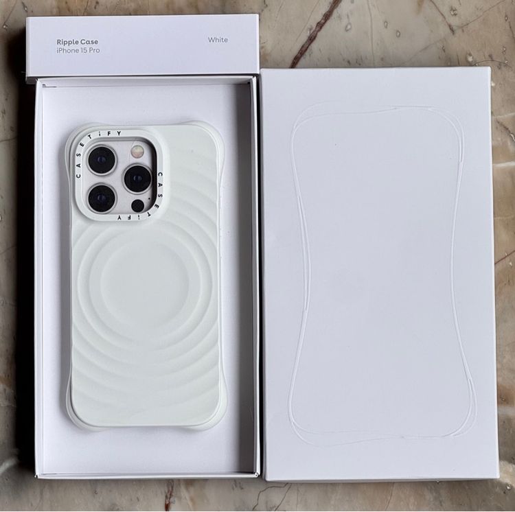 Casetify Ripple Case สีขาว iPhone 15 Pro