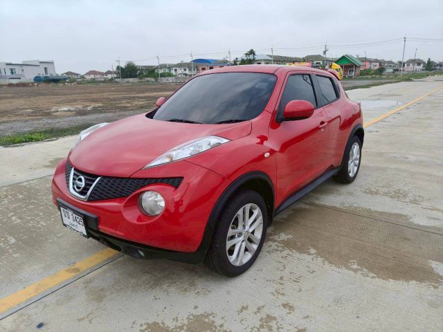 รถ Nissan Juke 1.6 V สี แดง