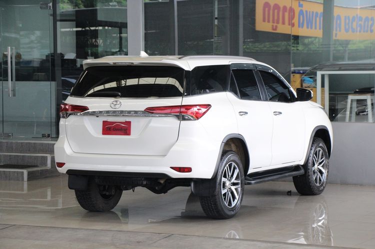 Toyota Fortuner 2016 2.4 V Utility-car ดีเซล ไม่ติดแก๊ส เกียร์อัตโนมัติ ขาว รูปที่ 2