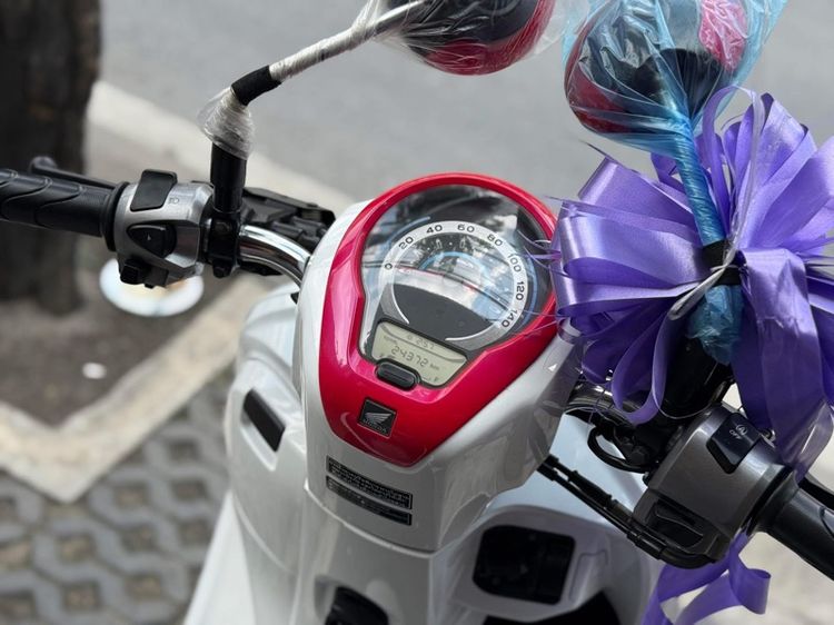 Scoopyรีโมทสีขาว-ชมพูปี64 รถบ้านมือเดียว รูปที่ 4