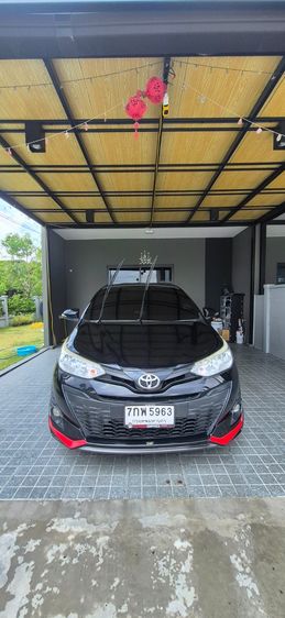 รถ Toyota Yaris 1.2 Sport Hatchback สี ดำ