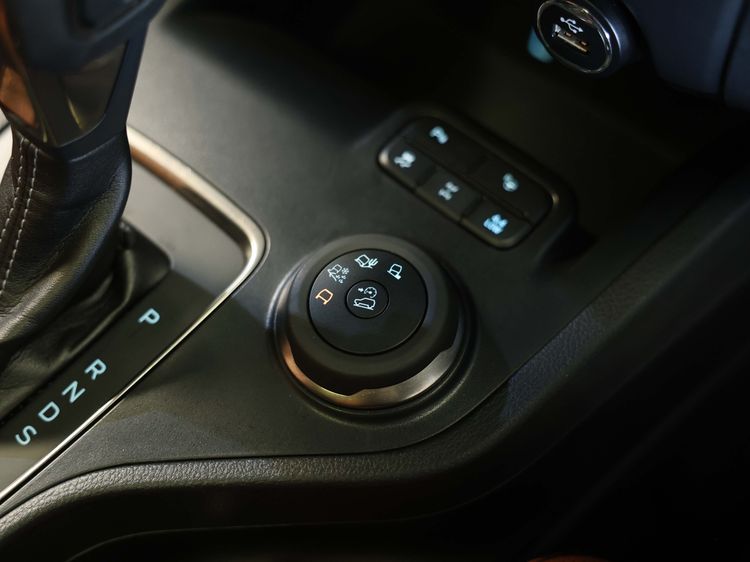 Ford Everest 2022 2.0 Bi-Turbo Titanium+ 4WD Utility-car ดีเซล ไม่ติดแก๊ส เกียร์อัตโนมัติ ขาว รูปที่ 4