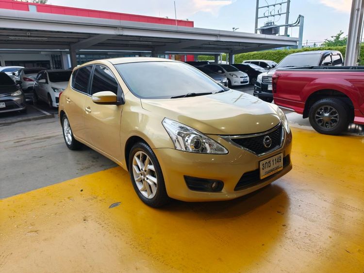 รถ Nissan Pulsar 1.8 V สี น้ำตาล