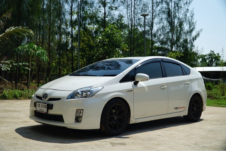 รถ Toyota Prius 1.8 Hybrid TRD Sportivo II สี ขาว