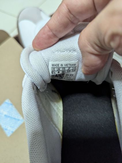 ขาว UK 4 | EU 36 2/3 | US 5.5 รองเท้าผ้าใบadidas