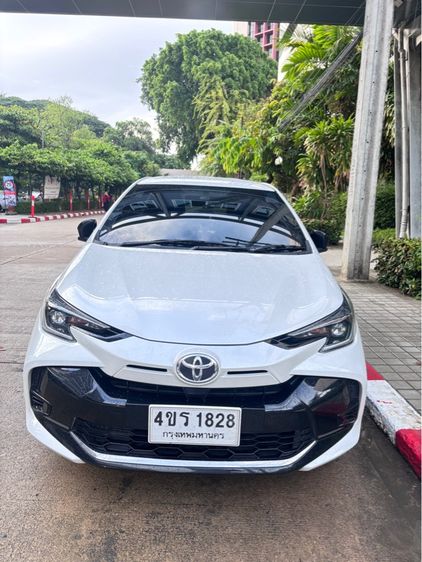 รถ Toyota Yaris 1.2 Smart สี ขาว