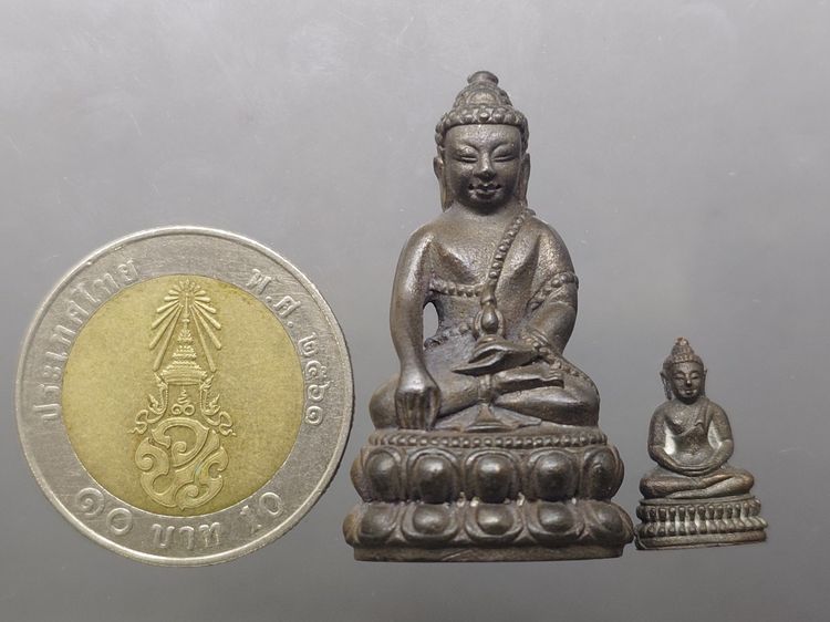 พระกริ่ง – พระชัยวัฒน์ มูลนิธิอัฏฐมราชานุสรณ์ วัดสุทัศน์เทพวราราม ปี 2534 เนื้อนวะโลหะ พร้อมกล่องเดิม รูปที่ 8