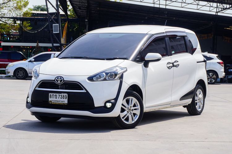 รถ Toyota Sienta 1.5 G สี ขาว