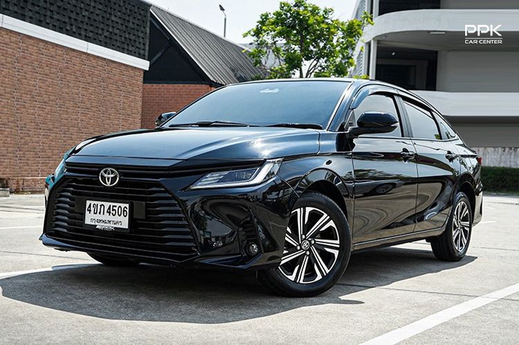 รถ Toyota Yaris ATIV 1.2 Smart สี ดำ