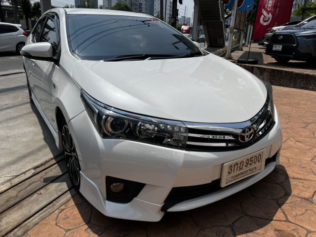 รถ Toyota Altis 1.8 Esport สี ขาว