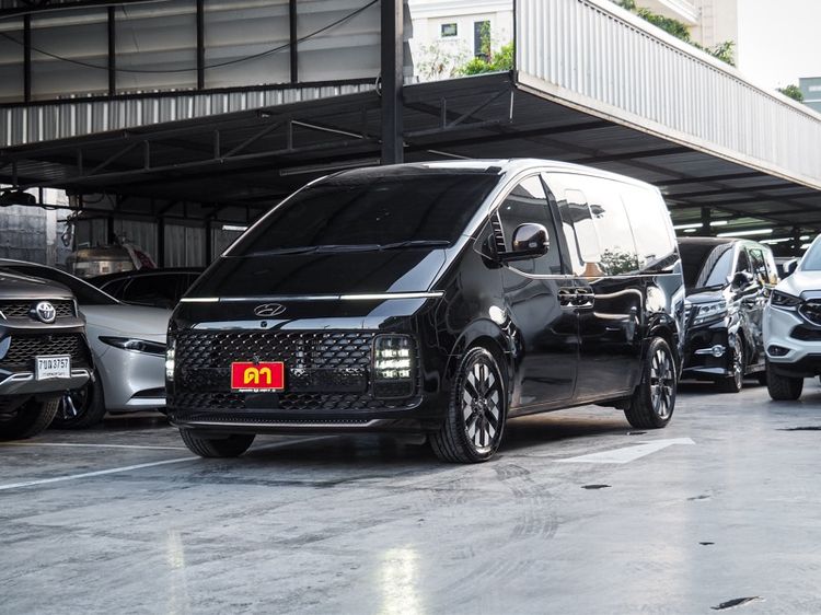รถ Hyundai Staria 2.2 Premium with sunroof สี ดำ