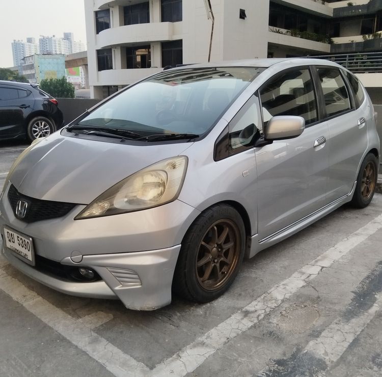 รถ Honda Jazz 1.5 V i-VTEC สี เทา