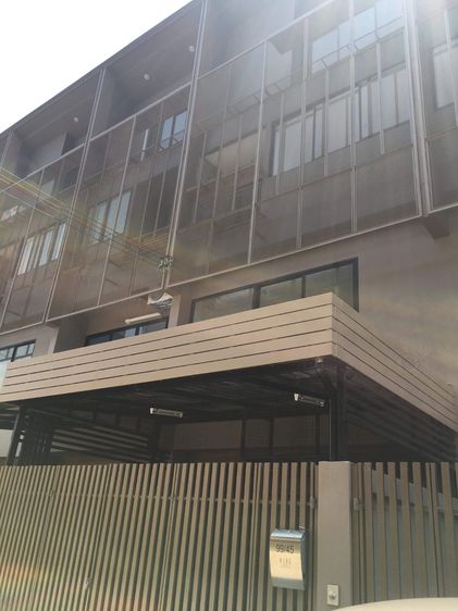 ให้เช่าบ้านใหม่ทั้งหลัง 3 ชั้น ครึ่งสไตล์ Loft Modern เพดานสูง พร้อมเฟอร์ 3 นอน 3 น้ำ บนถนนแจ้งวัฒนะ ใกล้รร. นานาชาติ