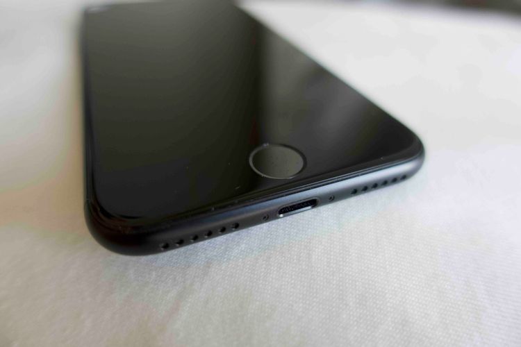 iPhone SE 64gb 2020 + Charger + Case รูปที่ 3