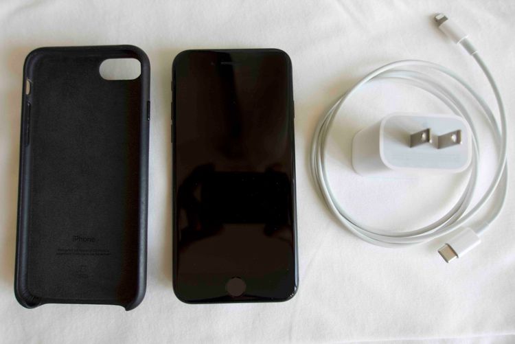 iPhone SE 64gb 2020 + Charger + Case รูปที่ 4