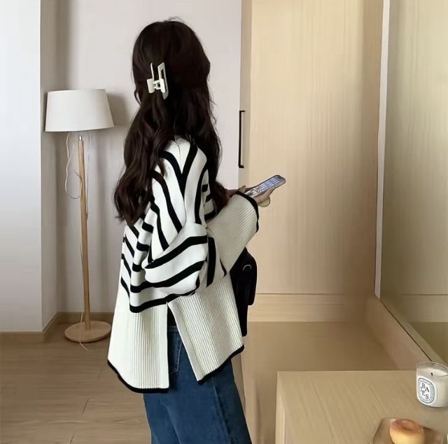 แขนยาว เนื้อ M B Basic ส่งต่อเสื้อไหมพรมลายทางสภาพดี