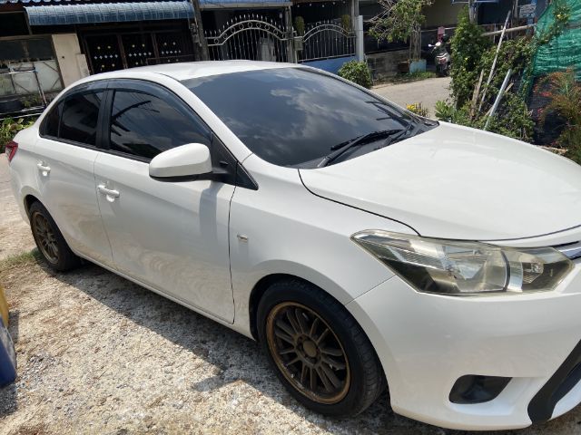 รถ Toyota Vios 1.5 E สี ขาว