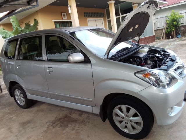 รถ Toyota Avanza 1.5 E สี บรอนซ์เงิน
