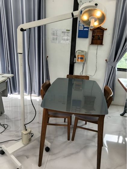 โคมไฟผ่าตัดแบบโมบาย