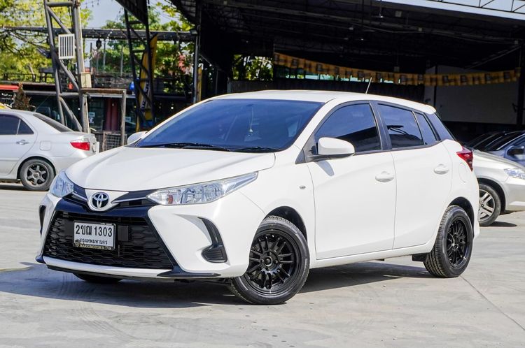 รถ Toyota Yaris 1.2 Entry สี ขาว