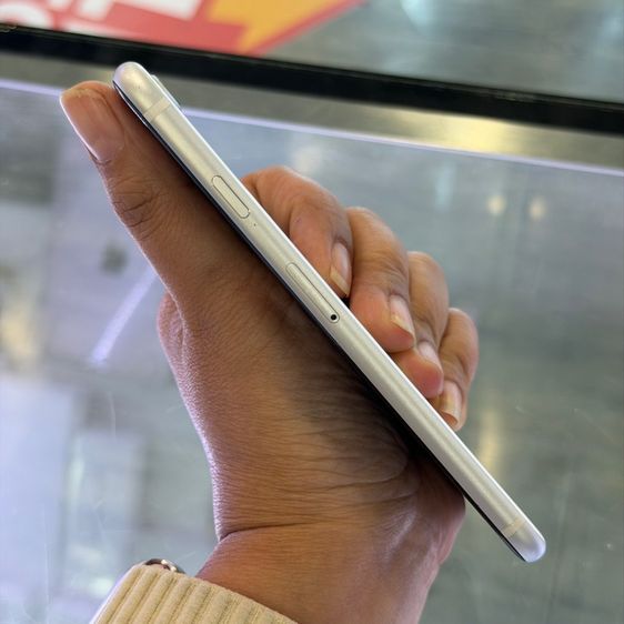 iPhone SE 2020 128GB สีขาว เครื่องศูนย์ โมเดลTH 🔥🔥 รูปที่ 4