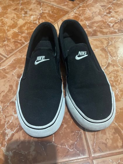 รองเท้า Nike