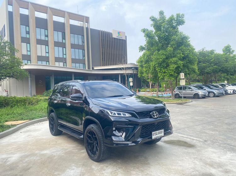 รถ Toyota Fortuner 2.4 Leader V สี ดำ