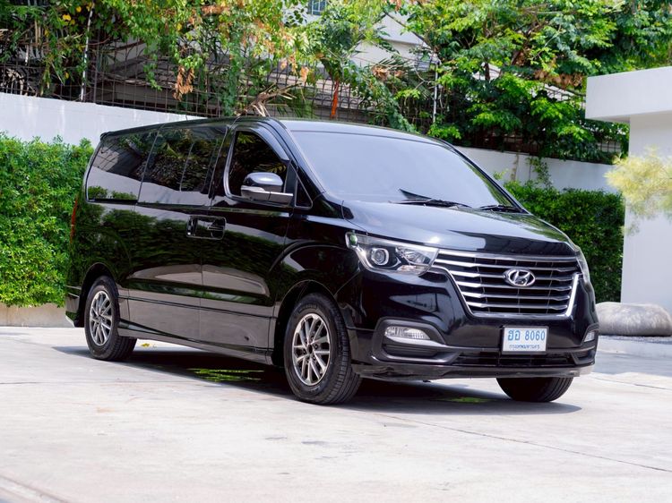 รถ Hyundai H-1  2.5 Deluxe สี ดำ