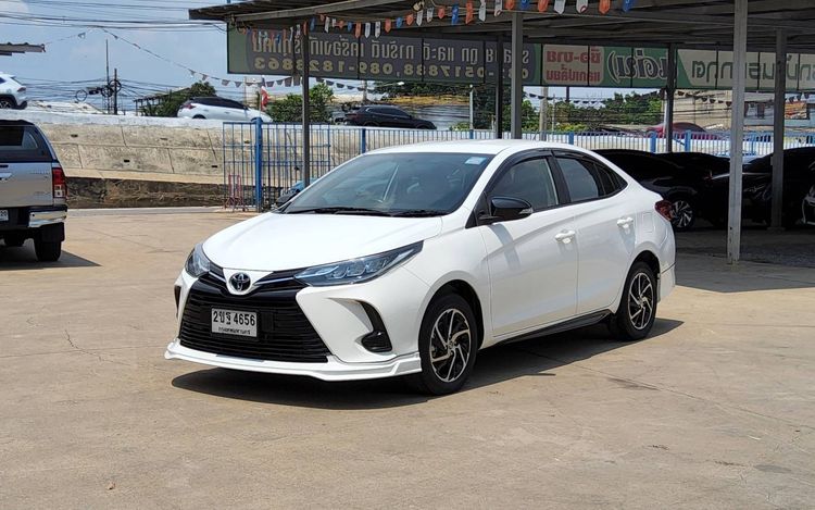 รถ Toyota Yaris ATIV 1.2 Mid สี ขาว