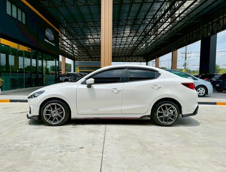 Mazda Mazda 2 2020 1.3 Skyactiv-G E Sedan Sedan เบนซิน ไม่ติดแก๊ส เกียร์อัตโนมัติ ขาว รูปที่ 4
