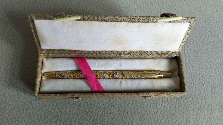 ขอขายปากกาลูกลืนลวดลายแบบศิลปะคลัวซอนเน  Cloisonne วินเทจมาพร้อมกล่องแท้ความ 13.5ซม.ไม่ผ่านการใช้งานเก่าเก็บน่าสะสมมาก รูปที่ 8