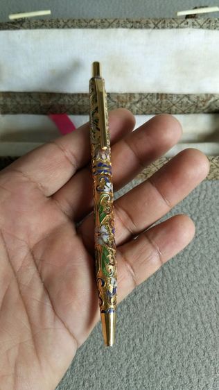ขอขายปากกาลูกลืนลวดลายแบบศิลปะคลัวซอนเน  Cloisonne วินเทจมาพร้อมกล่องแท้ความ 13.5ซม.ไม่ผ่านการใช้งานเก่าเก็บน่าสะสมมาก รูปที่ 6