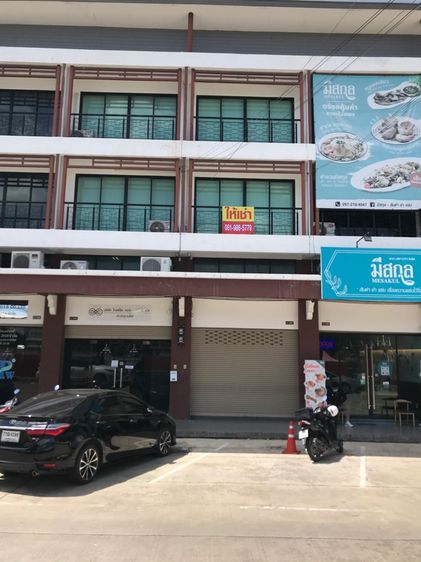อาคารพณิชย์ 3 ชั้น ครึ่ง ให้เช่า