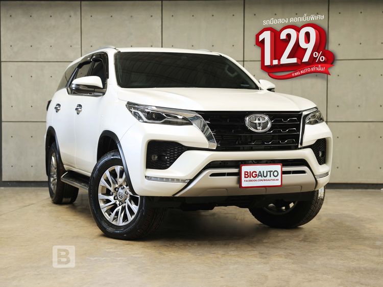 รถ Toyota Fortuner 2.4 V 4WD สี ขาว