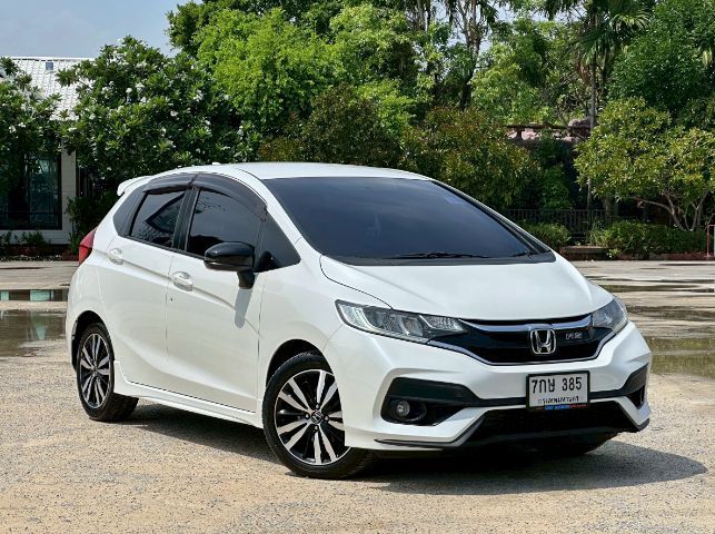 รถ Honda Jazz 1.5 RS i-VTEC สี ขาว
