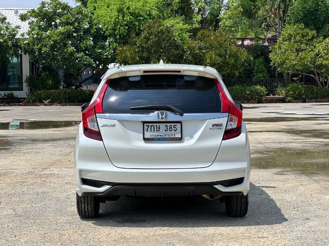 Honda Jazz 2018 1.5 RS i-VTEC Sedan เบนซิน ไม่ติดแก๊ส เกียร์อัตโนมัติ ขาว รูปที่ 3