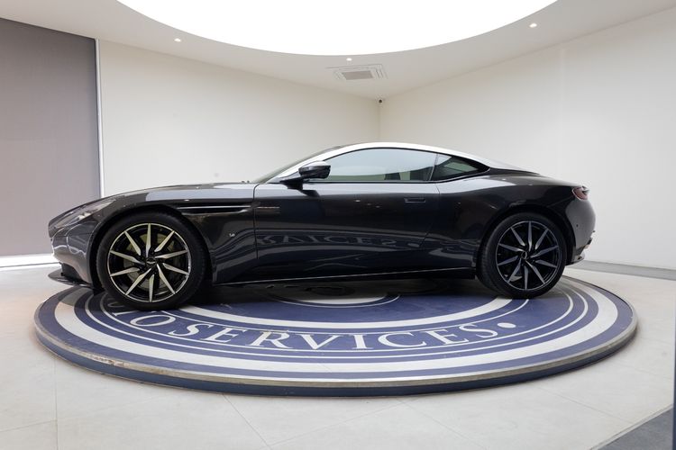 Aston Martin DB11 2017 5.2 Sedan เบนซิน ไม่ติดแก๊ส เกียร์อัตโนมัติ เทา รูปที่ 4